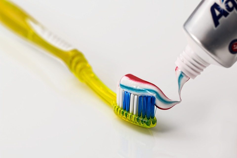 How to Check Your Gums for Signs of Oral Health Problems